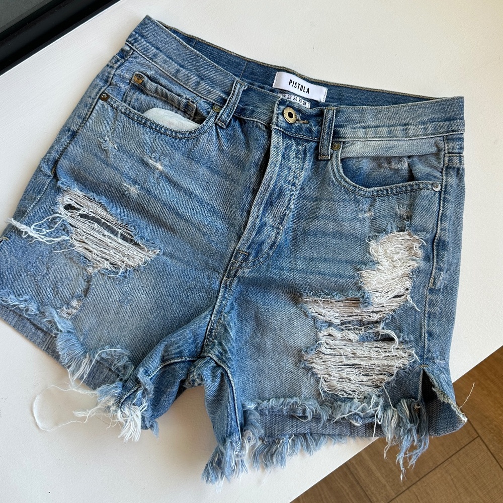 Distressed high waist Pistola Mom denim shorts. Size 28